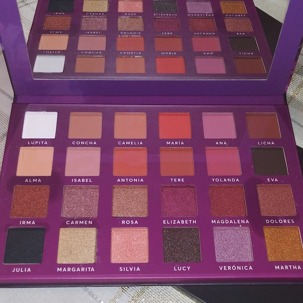 Eyeshadow palette Macaria Beauty "Siempre viva"